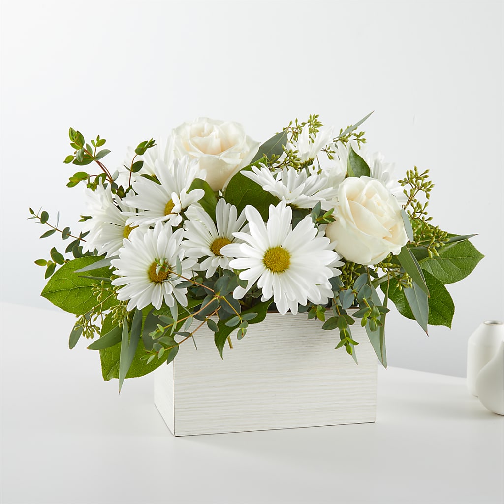Fresh Linen Box Bouquet – Farmington Center Florist Inc, Farmington MI