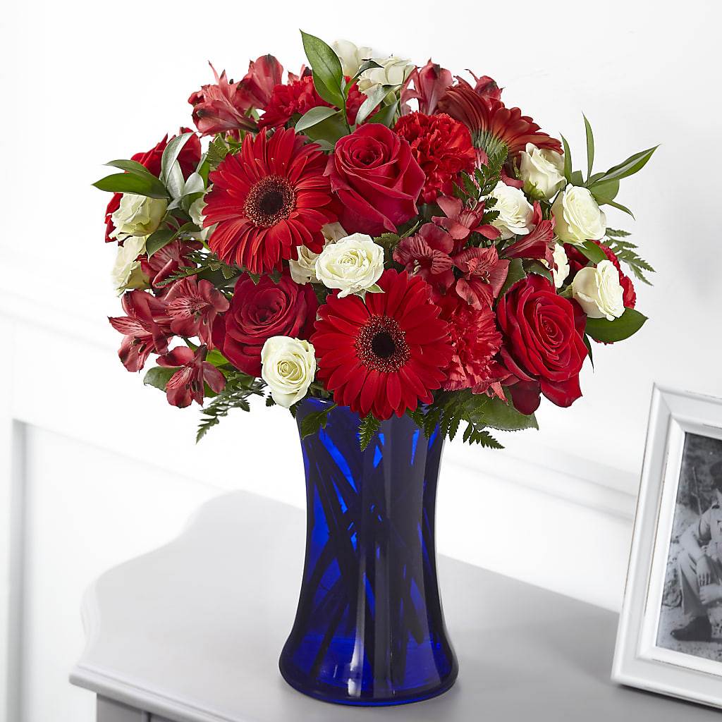 Hearts Embrace Bouquet – Farmington Center Florist Inc, Farmington MI