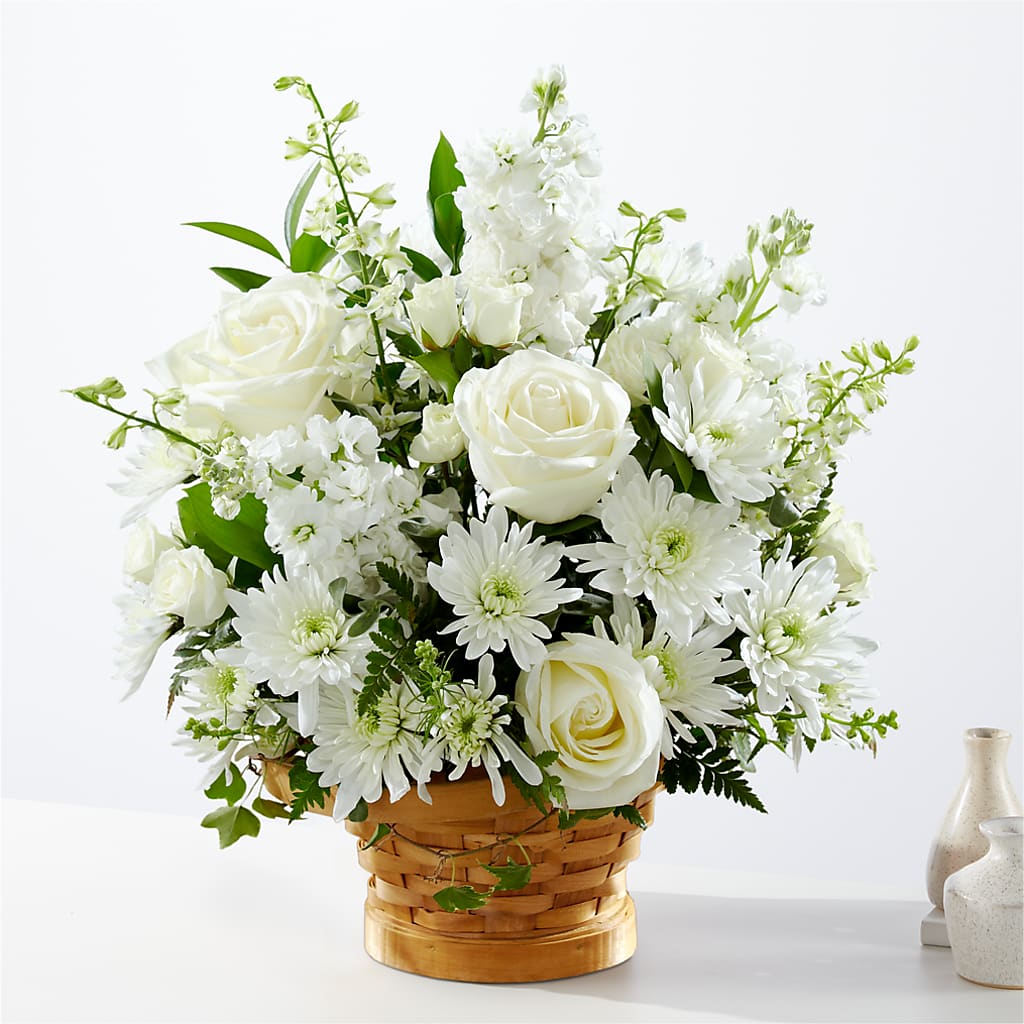 Heartfelt Condolences Arrangement – Farmington Center Florist Inc, Farmington MI