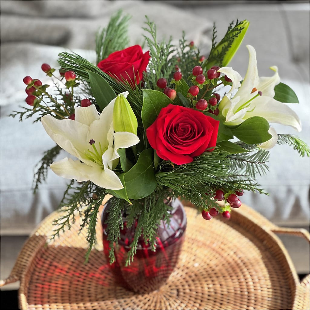 Evergreen Delight Bouquet – Farmington Center Florist Inc, Farmington MI
