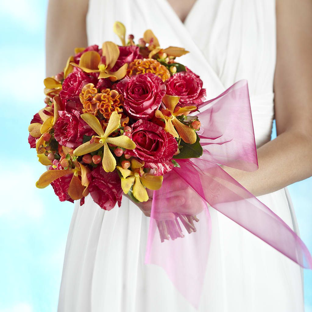 Brilliant Shades of Love Bouquet – Farmington Center Florist Inc, Farmington MI