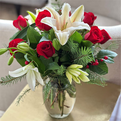 Sparkling Snowflakes Bouquet –  Farmington Center Florist Inc, Farmington MI