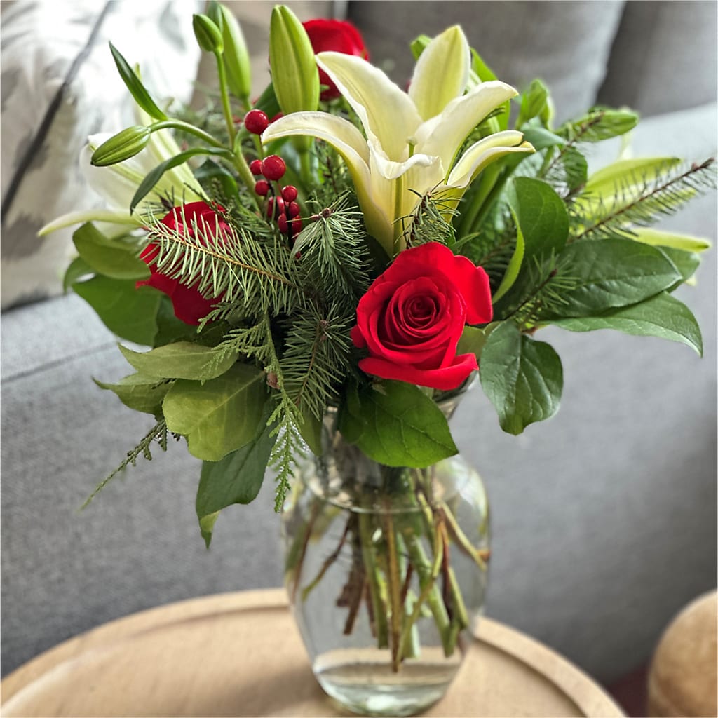 Sparkling Snowflakes Bouquet –  Farmington Center Florist Inc, Farmington MI
