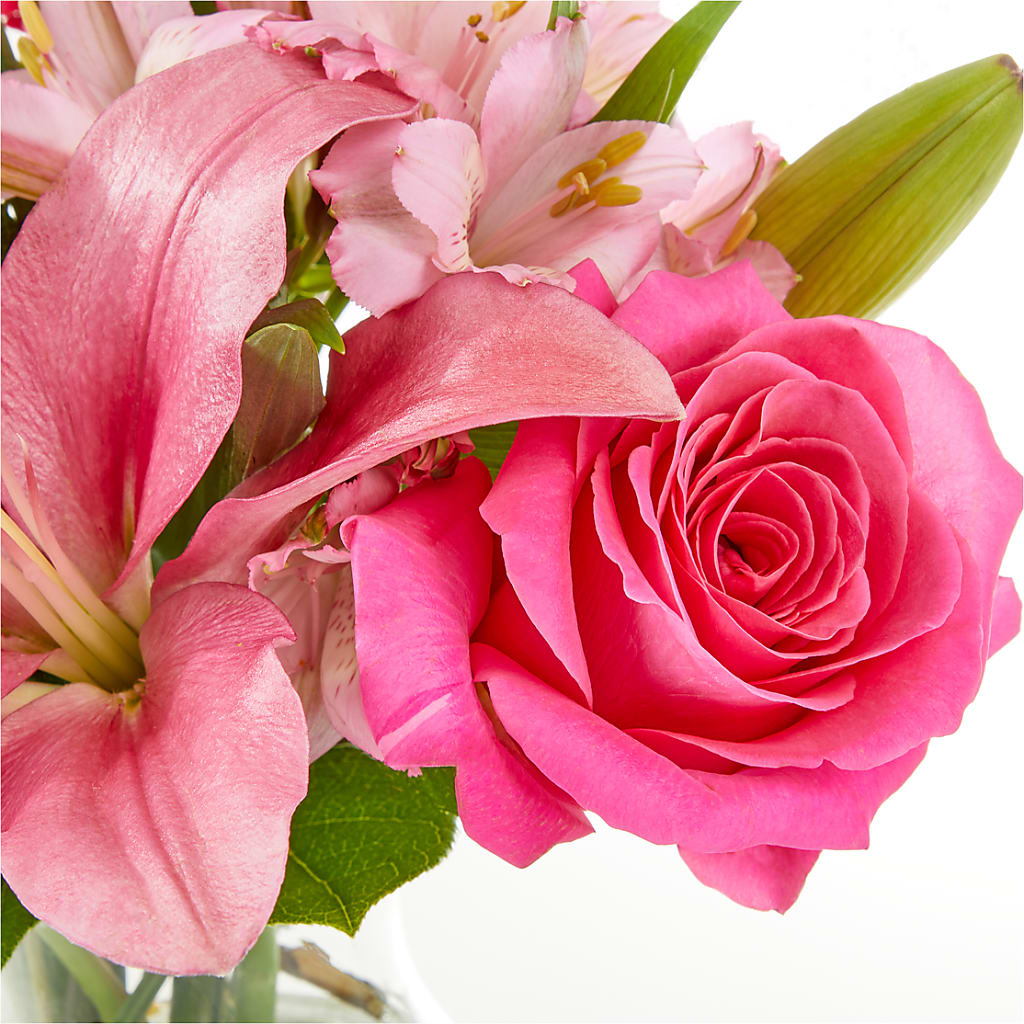 Lots of Love Bouquet –  Farmington Center Florist Inc, Farmington MI