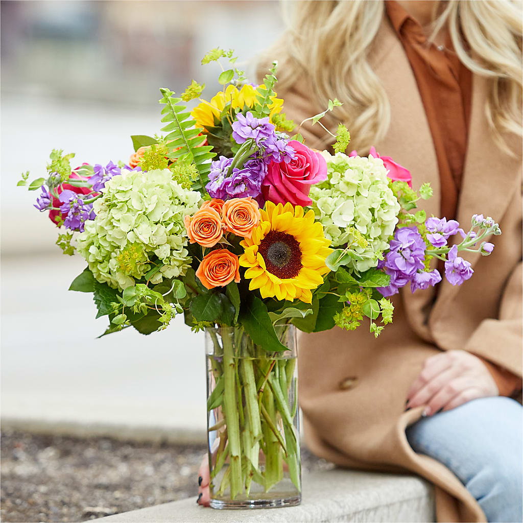 Vibrant Greetings Bouquet –  Farmington Center Florist Inc, Farmington MI