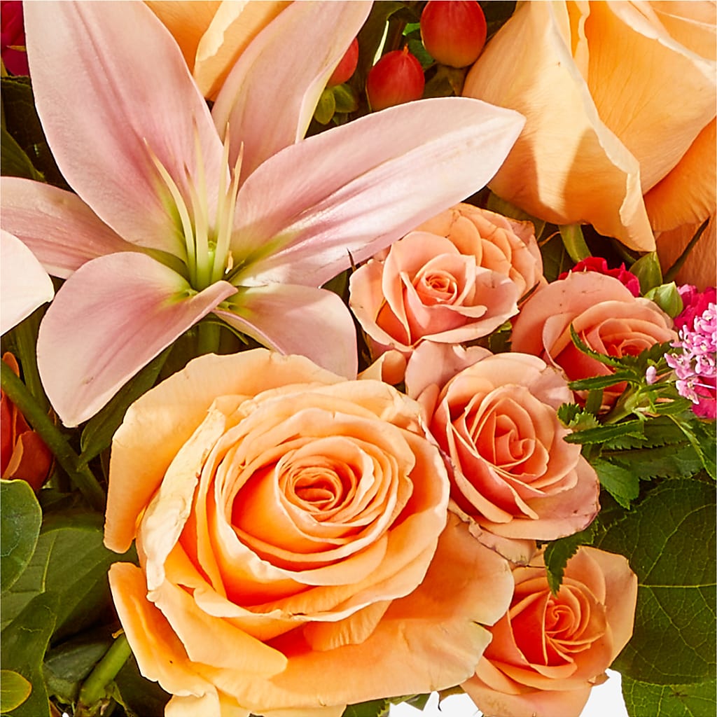 Bisous Bouquet –  Farmington Center Florist Inc, Farmington MI