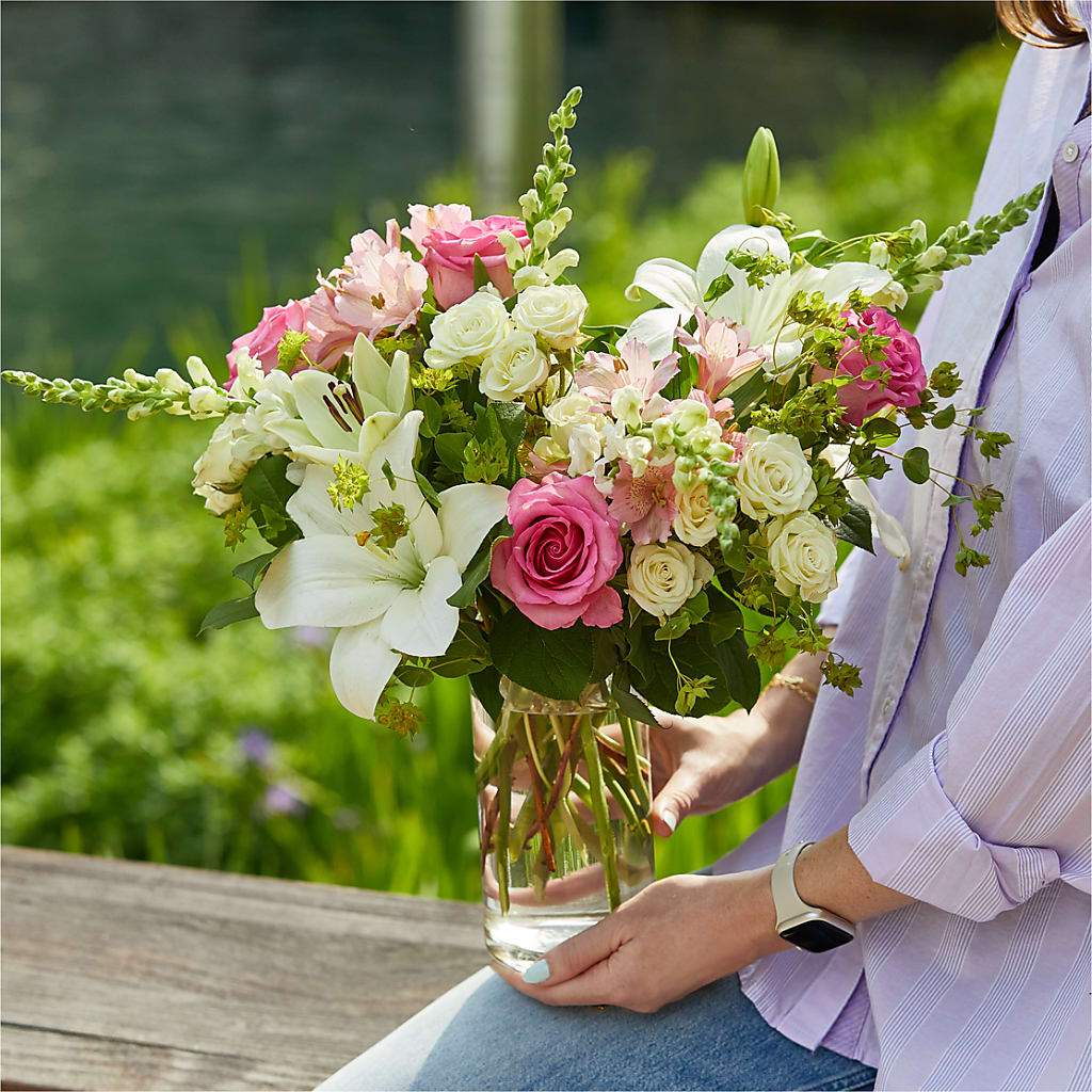 Fondly Bouquet –  Farmington Center Florist Inc, Farmington MI